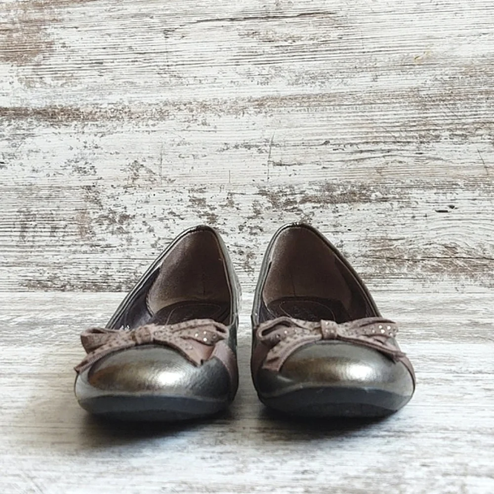 NWOT Etienne Aigner Patent Leather Silver Flats - Picture 6 of 16